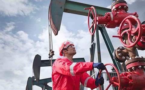 Oil and gas worker managing oil and gas risk